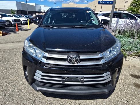 Used 2019 Toyota Highlander XLE AWD/4WD image 17