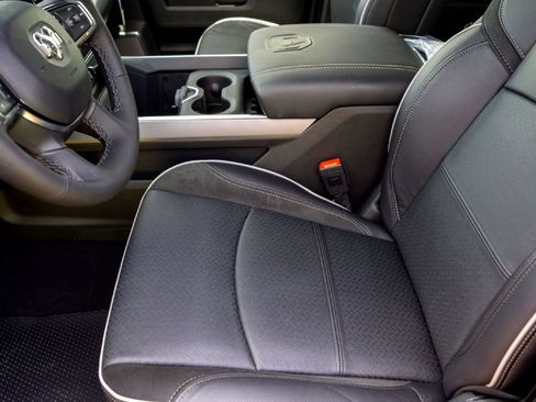 New 2026 RAM 2500 Laramie AWD/4WD image 11
