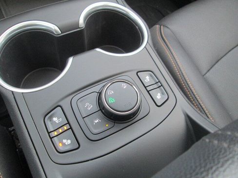 Used 2021 GMC Terrain SLT w/ Infotainment Package II image 17