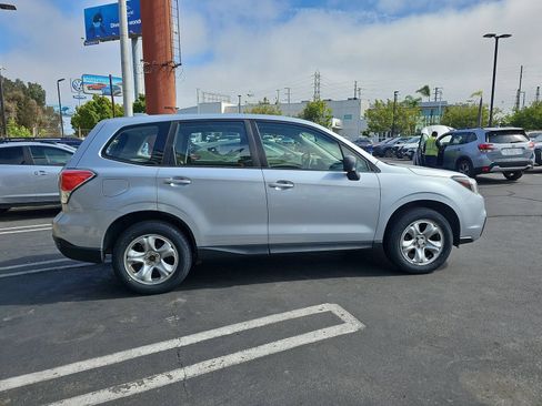 Used 2017 Subaru Forester 2.5i AWD/4WD image 8