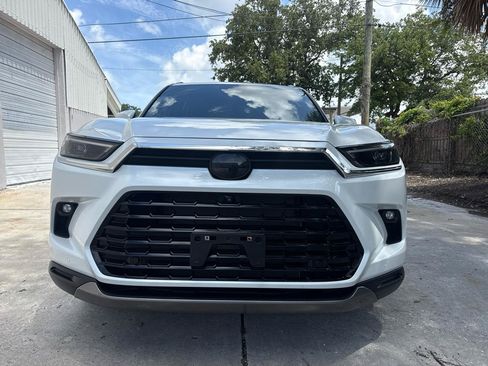 Used 2024 Toyota Grand Highlander AWD image 10