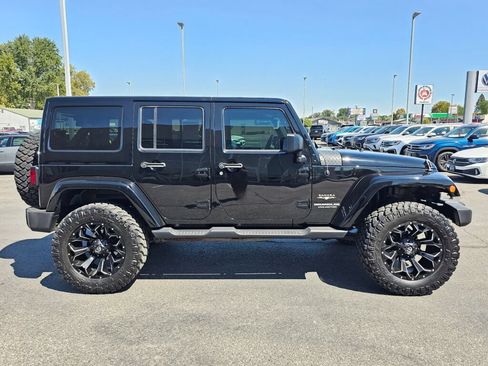 Used 2016 Jeep Wrangler Unlimited Sahara w/ Connectivity Group AWD/4WD image 7