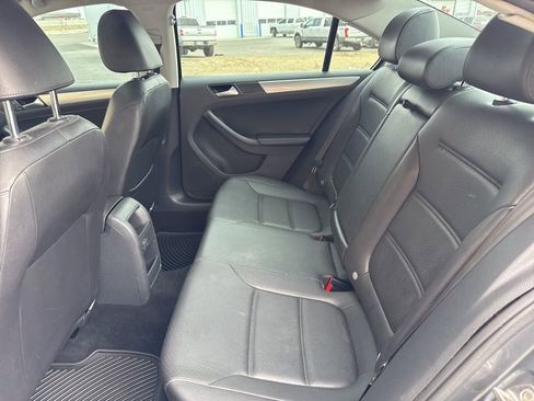 Used 2017 Volkswagen Jetta SE image 28