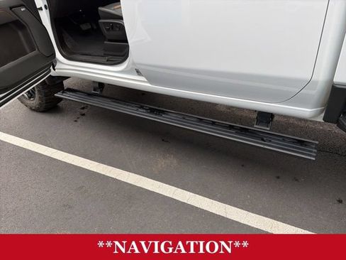 Used 2024 GMC Sierra 2500 AT4 w/ AT4 Premium Plus Package AWD/4WD image 9
