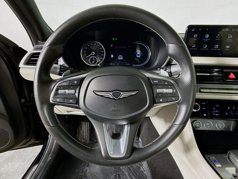 Used 2025 Genesis G70 2.5T RWD image 11