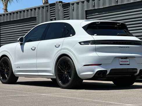 Certified 2025 Porsche Cayenne GTS AWD/4WD image 3