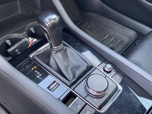 Used 2021 MAZDA MAZDA3 Hatchback w/Premium Plus Pkg image 39