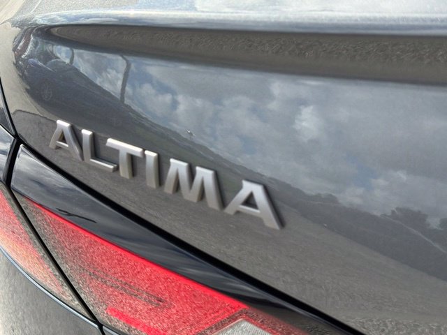 Used 2025 Nissan Altima 2.5 SV FWD image 14