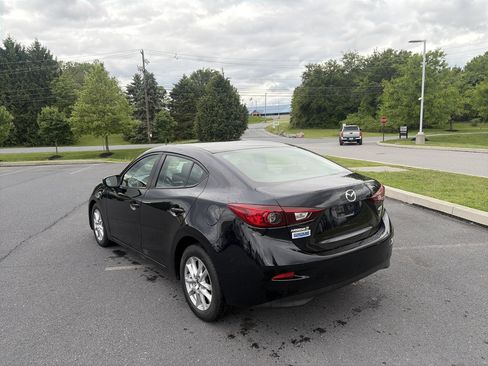 Used 2018 MAZDA MAZDA3 Sport w/ Preferred Equipment Package FWD image 6