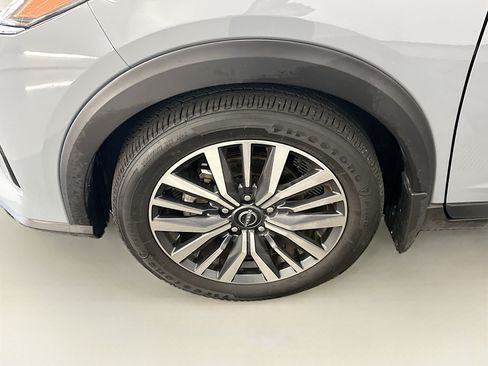 Used 2024 Nissan Kicks SV FWD image 11