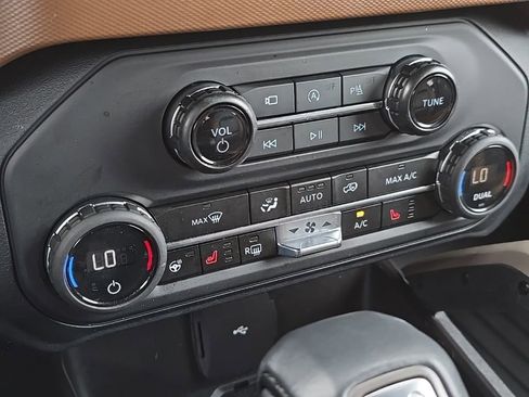 Used 2024 Ford Bronco Outer Banks AWD/4WD image 39