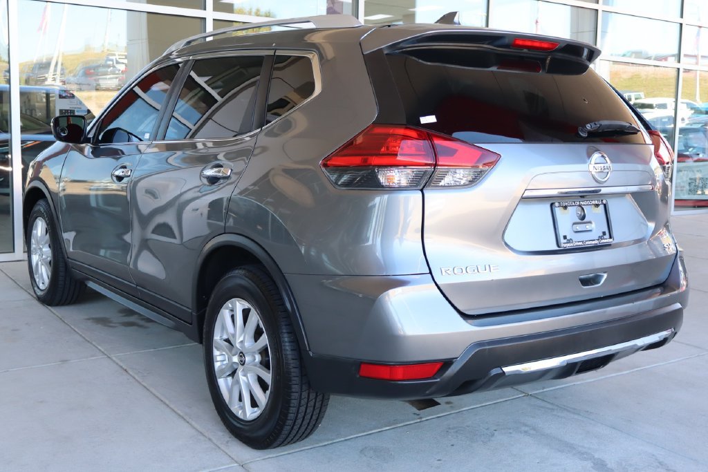 Used 2017 Nissan Rogue SV FWD image 6
