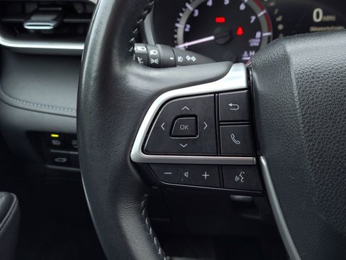 Certified 2024 Toyota Highlander XLE image 25