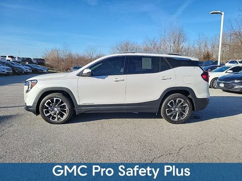 Used 2022 GMC Terrain SLT w/ Infotainment Package II image 3