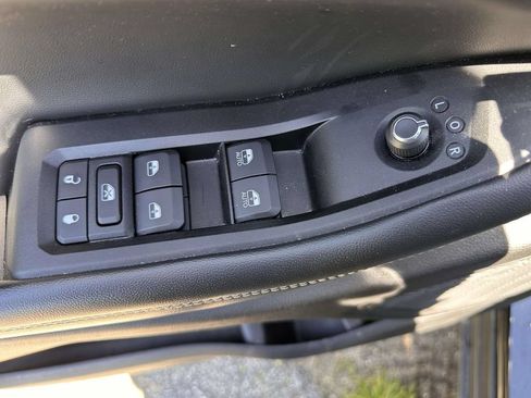 Used 2023 Jeep Grand Cherokee L Laredo AWD/4WD image 9