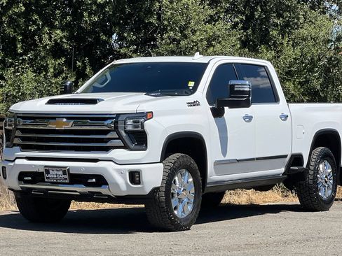 Used 2024 Chevrolet Silverado 3500 High Country w/ Technology Package AWD/4WD image 8