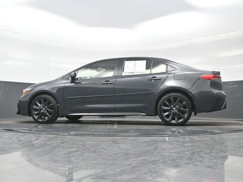 Used 2025 Toyota Corolla SE w/ SE Premium Package image 29