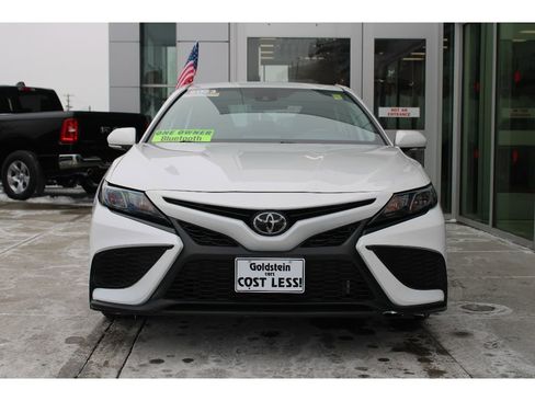 Used 2023 Toyota Camry SE image 2