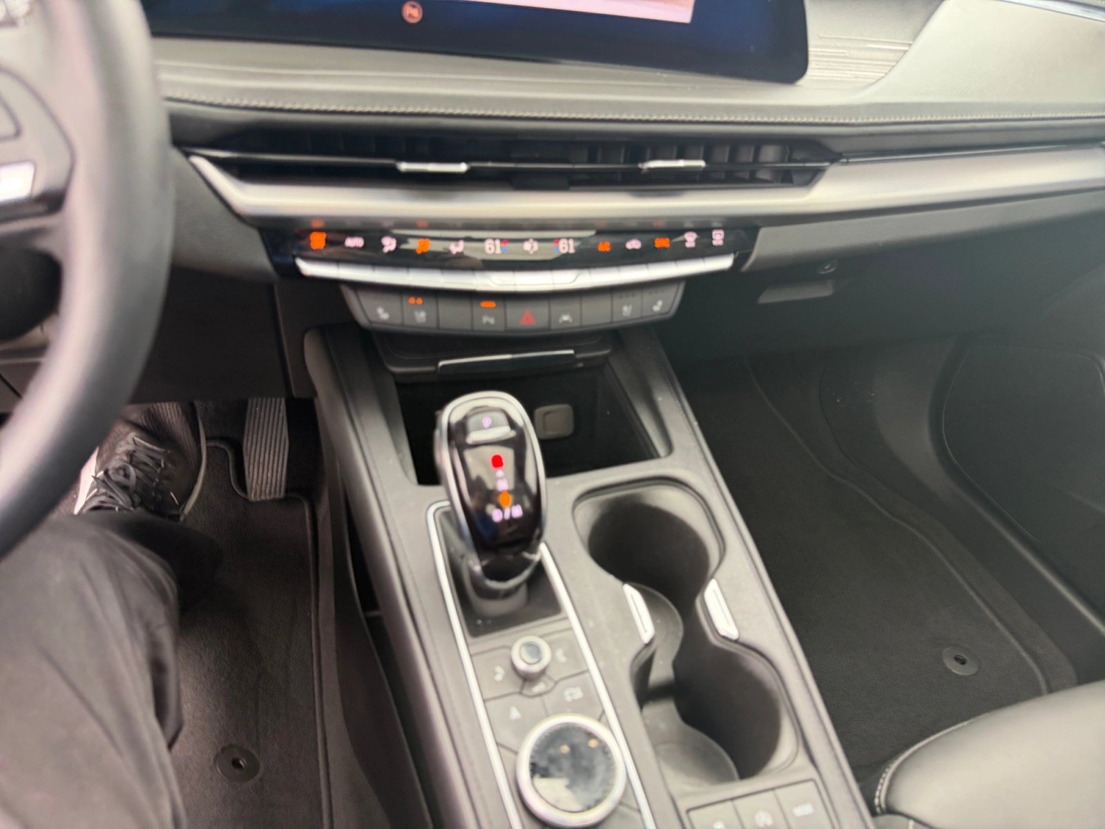 Used 2024 Cadillac XT4 Premium Luxury FWD image 18