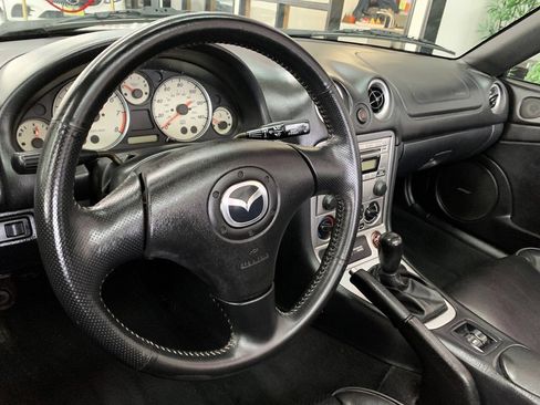 Used 2004 MAZDA MX-5 Miata LS RWD image 11