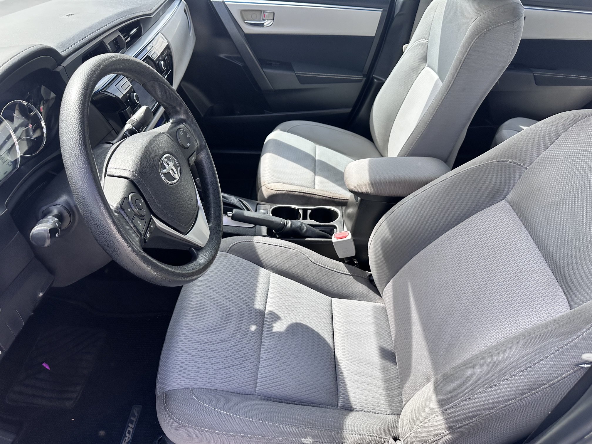 Used 2015 Toyota Corolla LE FWD image 5