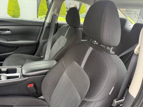 Used 2024 Nissan Sentra SV FWD image 16