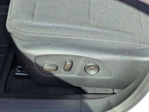 Used 2026 Chevrolet Equinox EV LT image 12