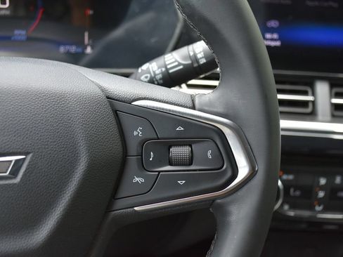 Used 2025 Chevrolet Trax ACTIV w/ Sunroof Package FWD image 18