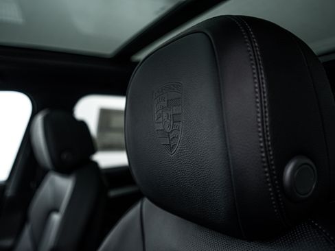Certified 2025 Porsche Cayenne image 21