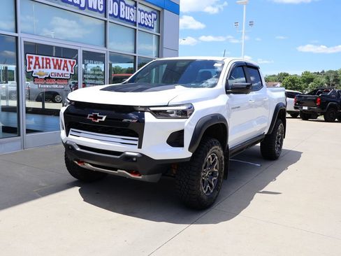 Certified 2024 Chevrolet Colorado ZR2 w/ Technology Package AWD/4WD image 6