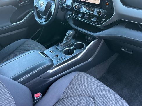 Used 2023 Toyota Highlander LE image 17