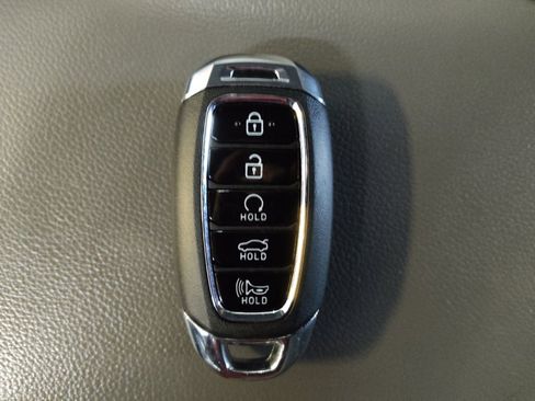 Used 2022 Hyundai Elantra SEL w/ Convenience Package FWD image 32