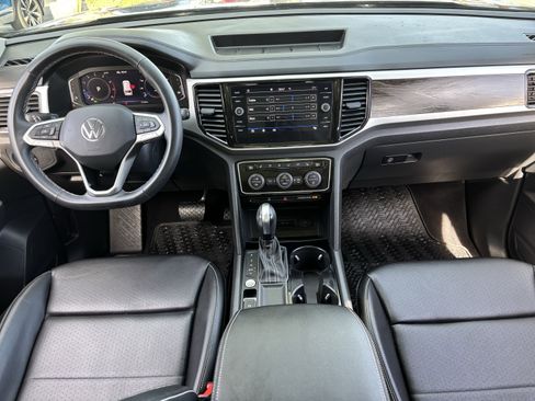 Certified 2022 Volkswagen Atlas SE w/ Panoramic Sunroof Package image 13