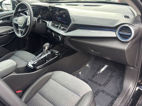 Used 2025 Chevrolet Trax LT w/ Driver Confidence Package image 11