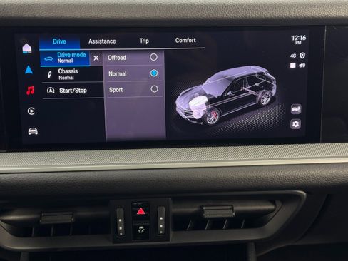 Used 2024 Porsche Cayenne image 30