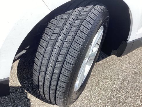 Used 2021 Ford Edge SE image 16