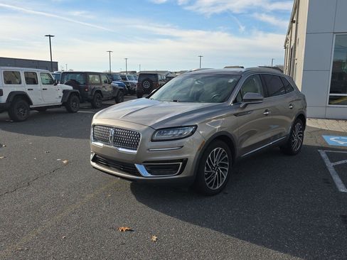 Used 2020 Lincoln Nautilus Reserve image 2