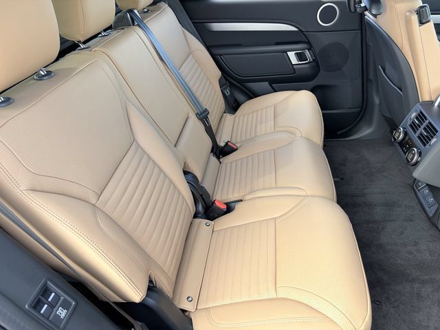 New 2026 Land Rover Discovery Limited Edition AWD/4WD image 12