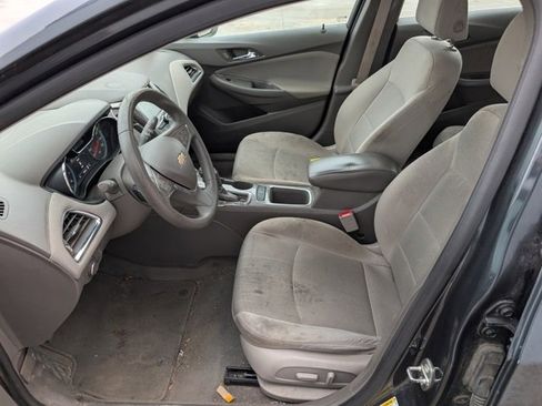 Used 2018 Chevrolet Cruze LT w/ Convenience Package image 2