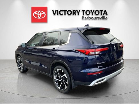 Used 2023 Mitsubishi Outlander SE image 3