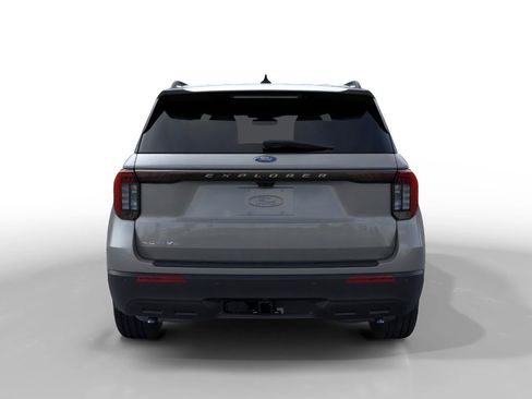 New 2026 Ford Explorer Active RWD image 5