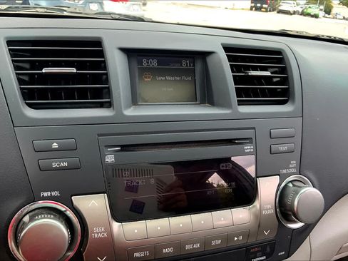Used 2012 Toyota Highlander SE FWD image 29