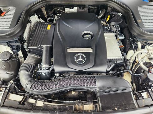 Used 2018 Mercedes-Benz GLC 300 4MATIC image 30