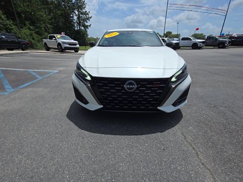 Used 2023 Nissan Altima 2.5 SR FWD image 3