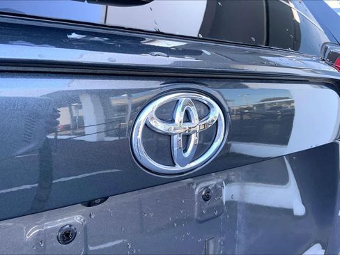 Used 2022 Toyota RAV4 XLE image 30