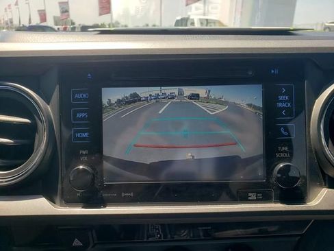 Used 2017 Toyota Tacoma TRD Off-Road w/ Tow Package (A/T) AWD/4WD image 17