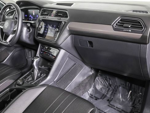 Used 2023 Volkswagen Tiguan SE image 42