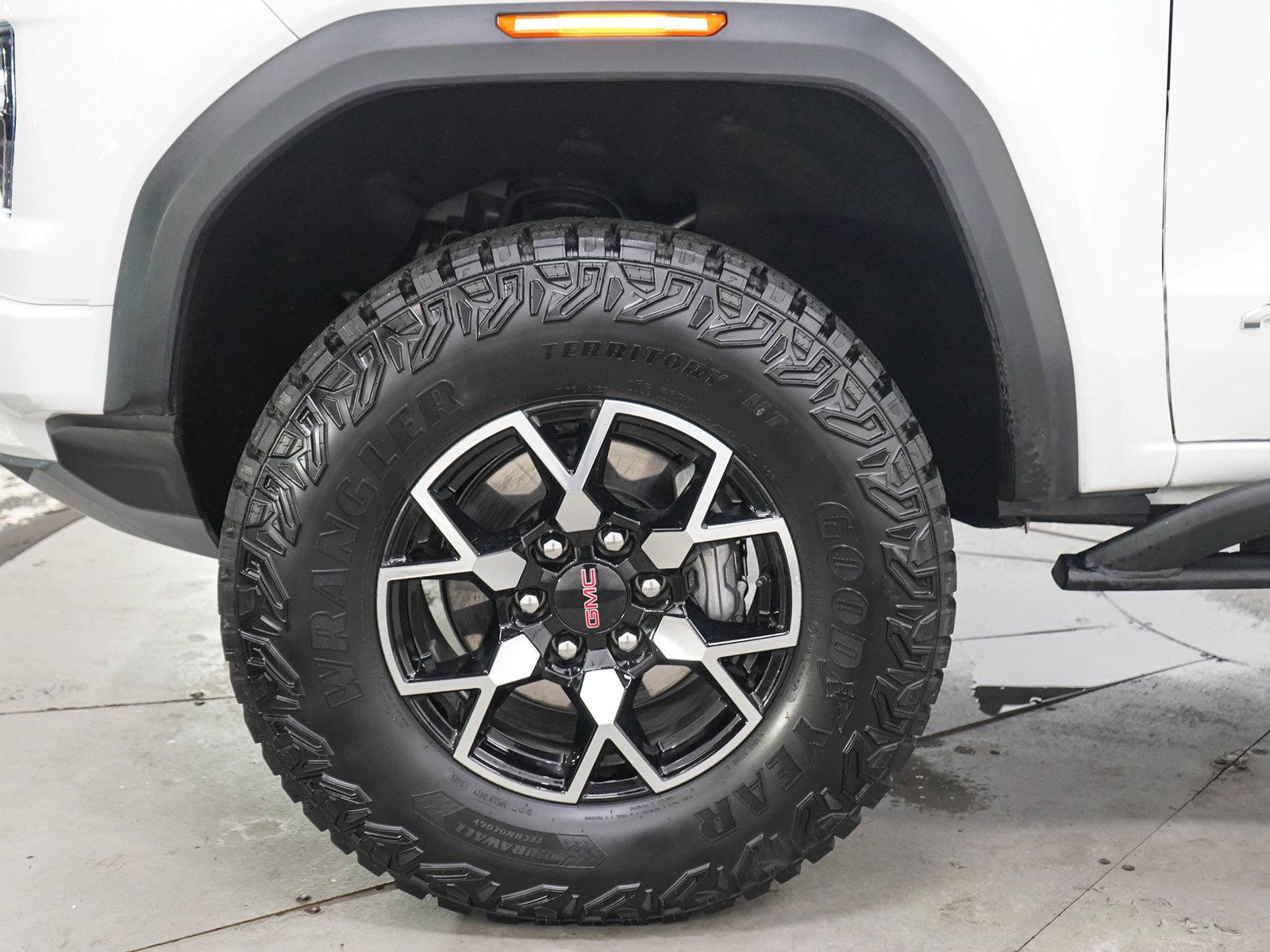 Used 2026 GMC Canyon AT4X AWD/4WD image 29