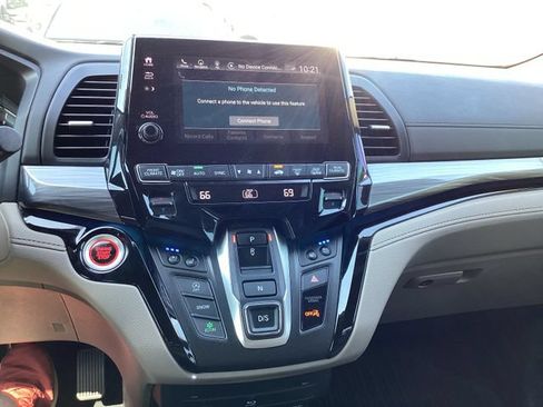 Used 2024 Honda Odyssey Elite image 2