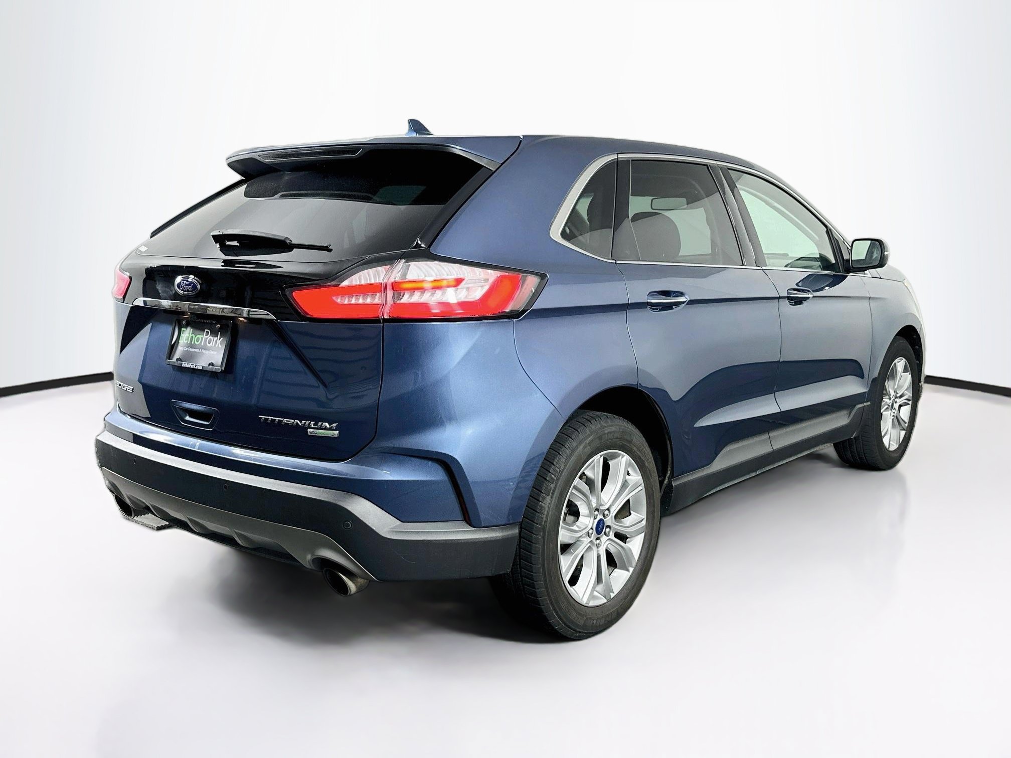 Used 2019 Ford Edge Titanium w/ Cold Weather Package FWD image 9